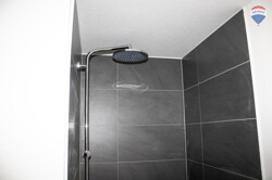 Badezimmer Dusche 1 OG