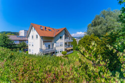 Hausansicht Rückseite m. Balkon 2.OG Kiehl-Photography-04025