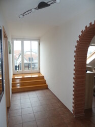 Flur + Treppe zur Dachterrasse (Wohnung DG)