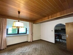 Blick vom Wohnzimmer (EG) zur Küche