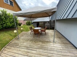 Terrasse hinter Garage