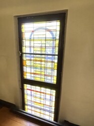 Buntglasfenster im Treppenhaus