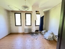 Zimmer im DG -mit Wasserschaden-