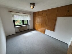 Zimmer 2 OG l