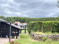 Blick zur seitichen Gartentür (innen)