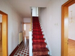 Flur EG und Treppe