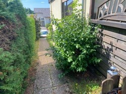 Einfahrt links