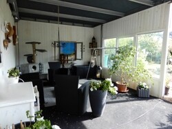 Terrasse unter Balkon