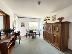 Zimmer 2 (UG) mit Zugang zur Terrasse