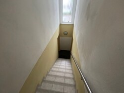 Treppe zum Untergeschoss