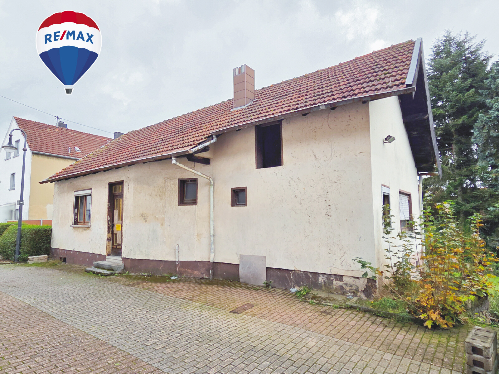 Front REMAX