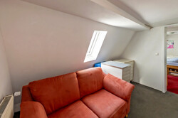 30. - 3.OG Durchgangszimmer Eingang rechts  