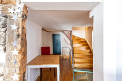 12. - 1 OG - Flur- Treppenhaus 