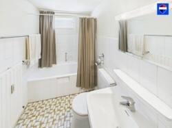 Badezimmer mit Badewanne