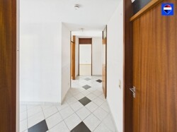 CAM02305G0-PR0062-STILL014