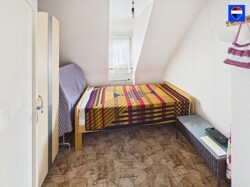 CAM02305G0-PR0065-STILL005