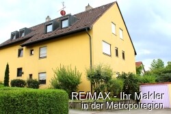 Ansicht mit Garage