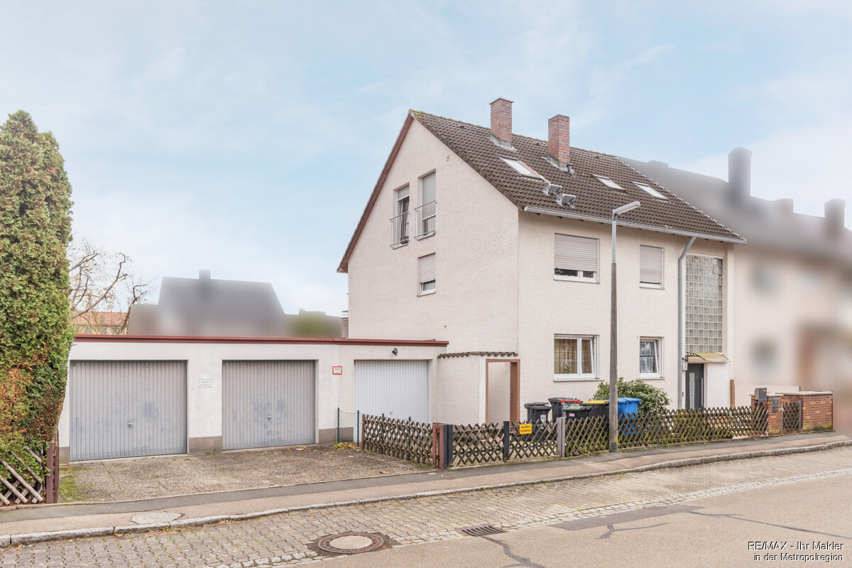 3 Parteienhaus mit Garage