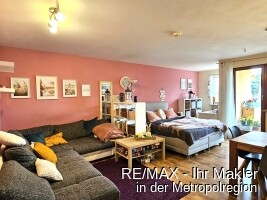 Wohn-/Esszimmer/Loggia