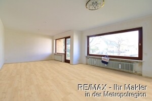 Wohnzimmer mit neuem Boden(fiktiv)