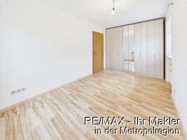 Zimmer mit Schrank