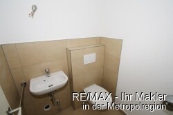 separates WC
