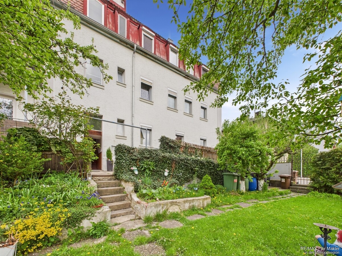 Hofansicht mit Garten