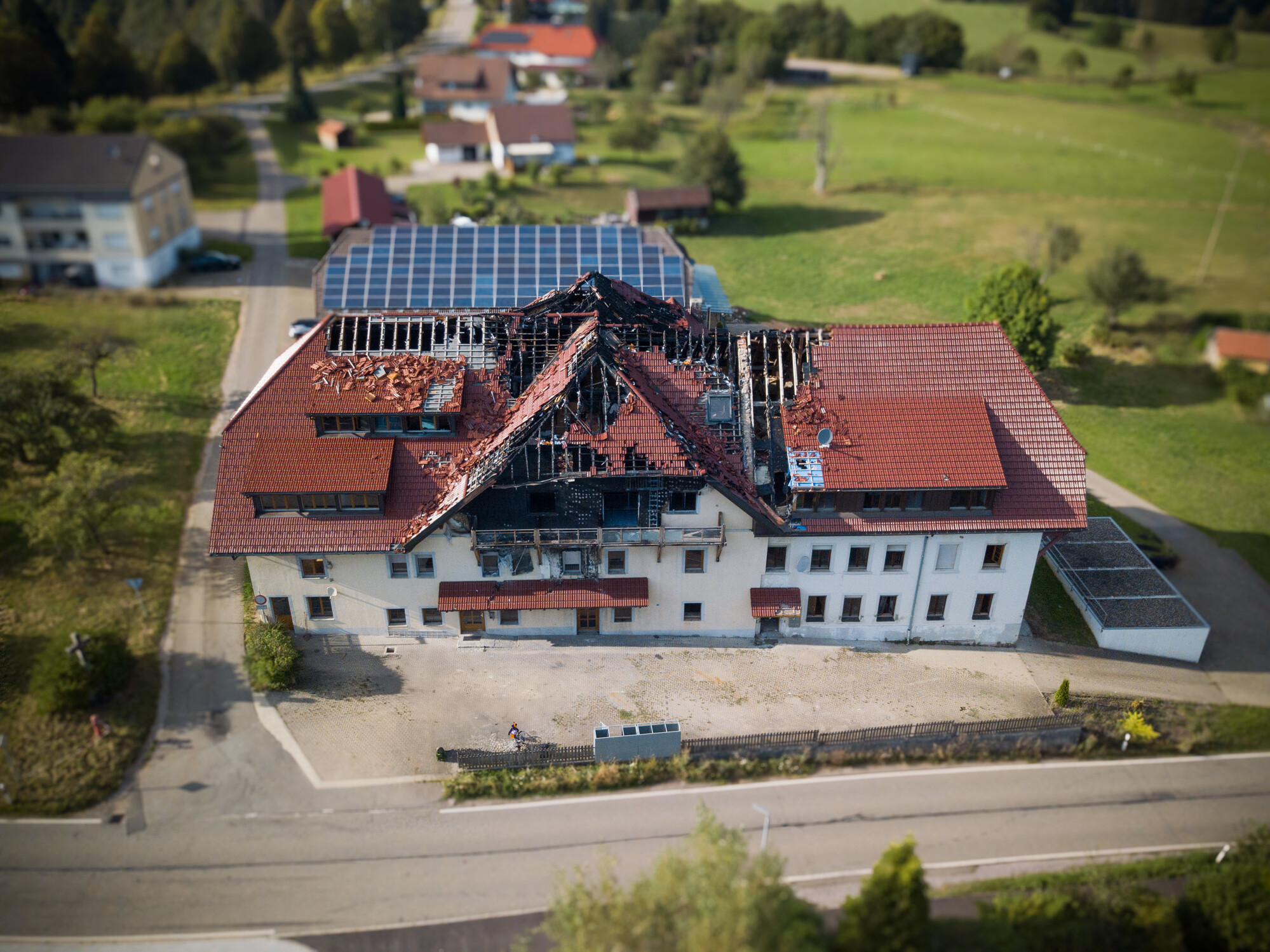 Neuerer Gebäudeteil links, älterer Gebäudeteil rechts