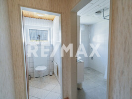 Modernes Bad + sep. WC