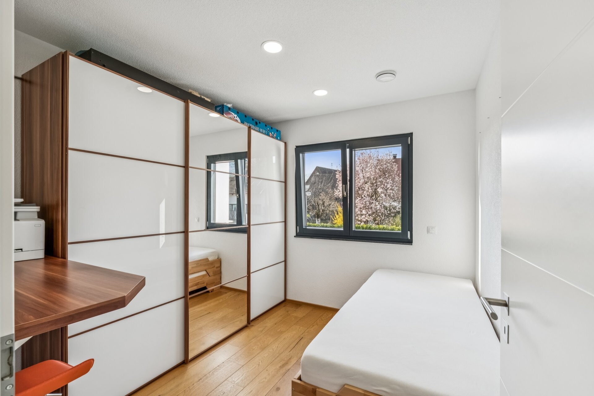 607445-A-backbonephoto-090