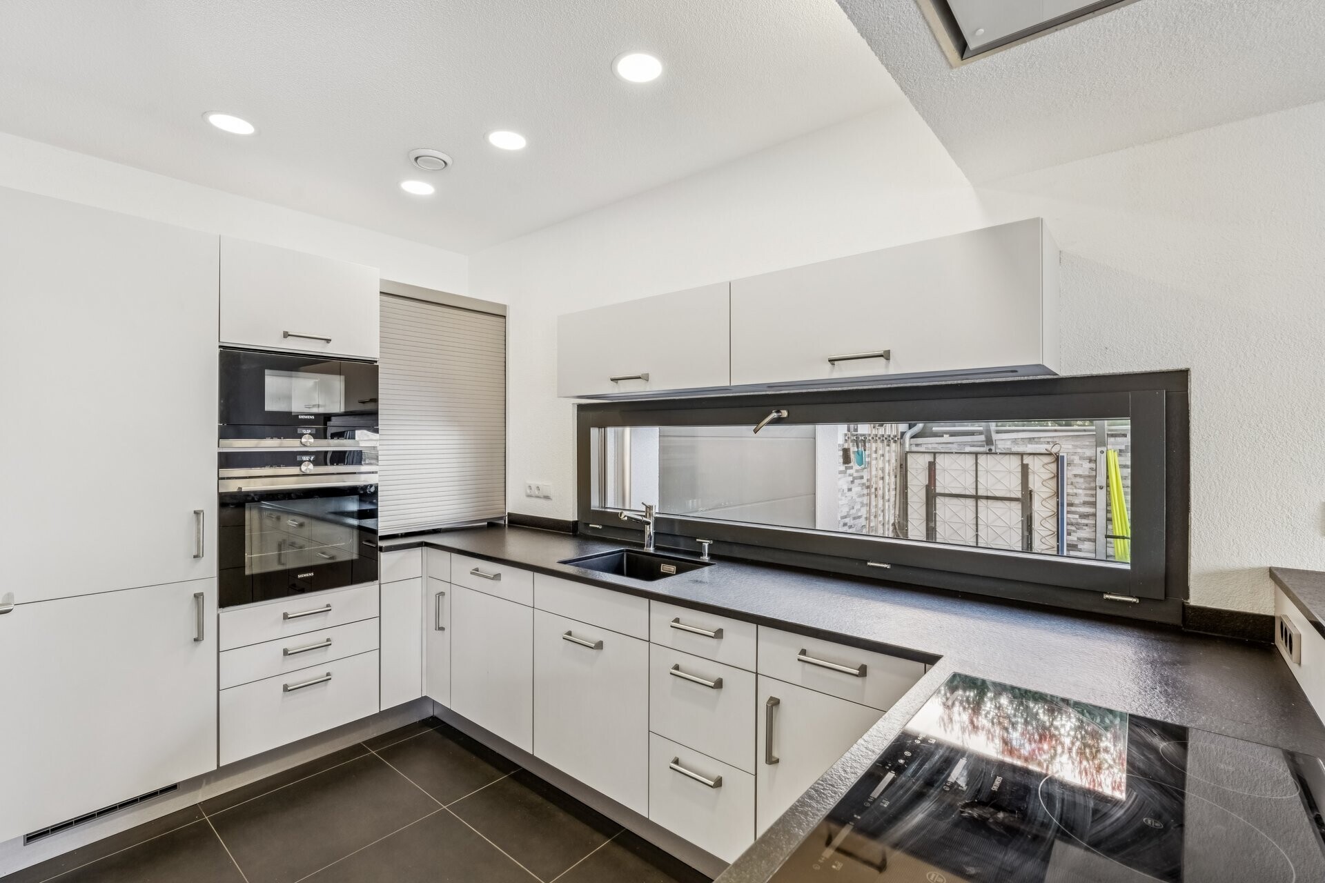 607445-A-backbonephoto-081