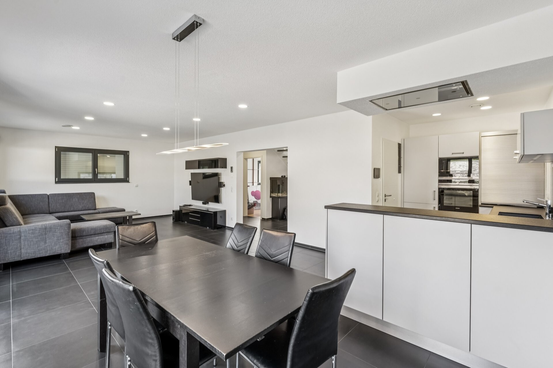 607445-A-backbonephoto-084