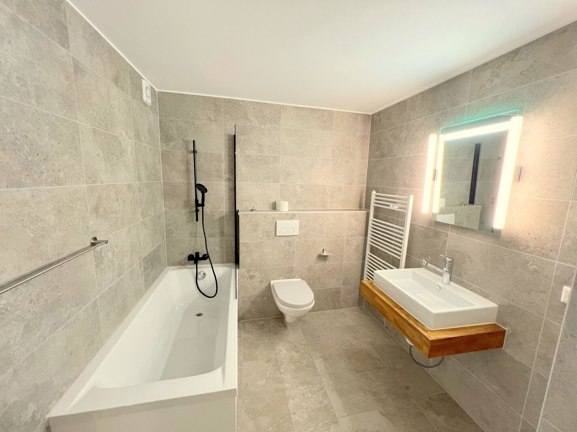 Badezimmer mit Wanne