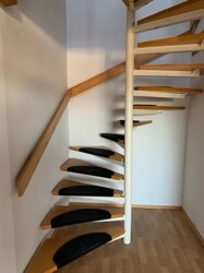 Zugang zu Schlaf- und Badezimmer