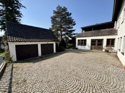 Garagen und Hof