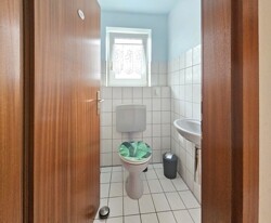 separates WC