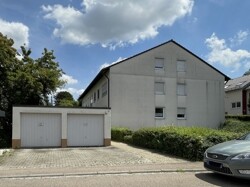 Garage mit Sicht auf Haus-Westseite