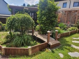 Gartenhütte mit Terasse