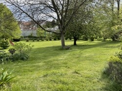 mit herrlichem Garten