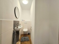 separates WC