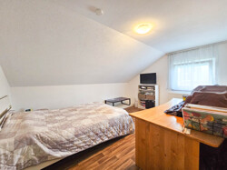 Schlafzimmer/Gast DG