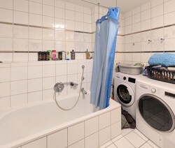 Badezimmer mit Waschmaschinenanschluss