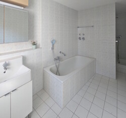 Badezimmer mit Badewanne