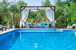 Außenanlage-Pool.