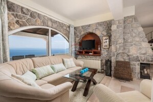 Wohnzimmer.Kamin