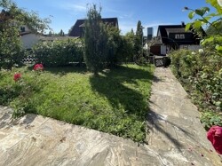 Garten mit Eingangsbereich