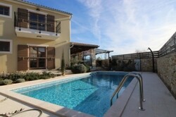 Hausansicht-Pool