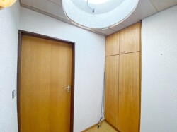 Ankleide vorm Schlafzimmer OG