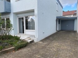 Hauseingang mit Garage