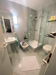 Badezimmer  (Wohnung 2)